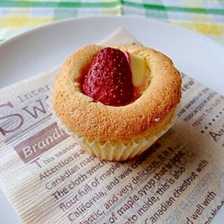 いちごとクリームチーズのカップケーキ